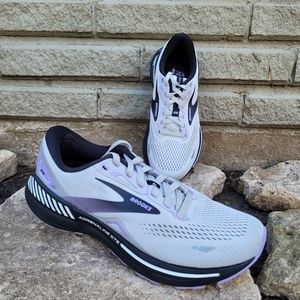 Like New Brooks Adrenaline - Grey and Purple